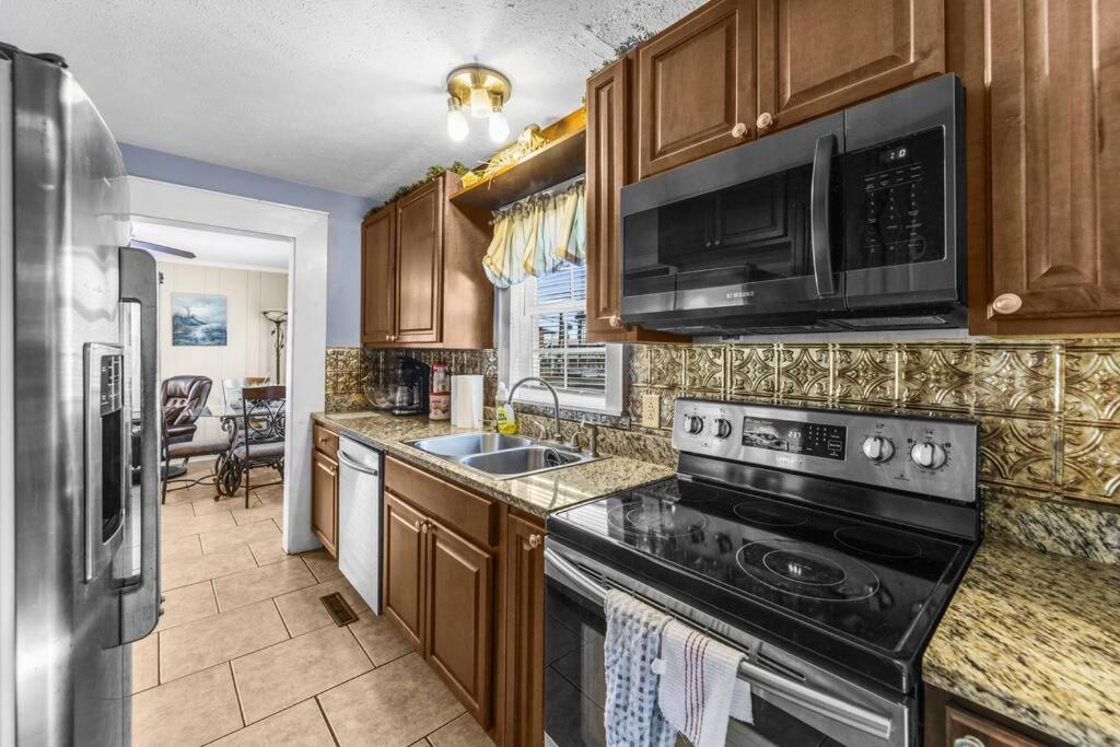 Dazzling Centrally Located Ocean View W 2 Kings, Huge Private Yard, 2 Decks, Firepit, Bbq Myrtle Beach Extérieur photo